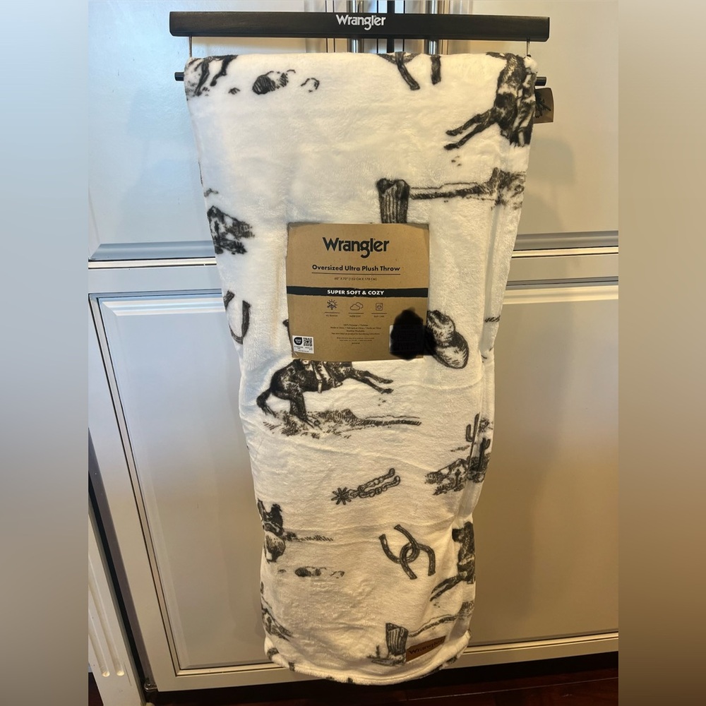 Wrangler Plush Throw Blanket Horseshoes  Cowboy Boots